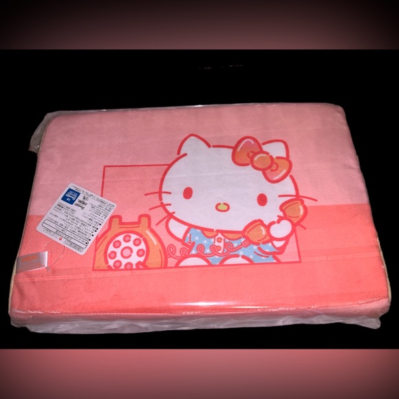 New Rare From Japan Sanrio Hello Kitty 90’s Series curved Memory Foam pillow - Picture 2 of 4
